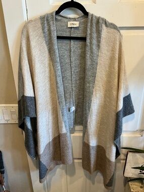 Cherish poncho sweater! oversized to fit most!